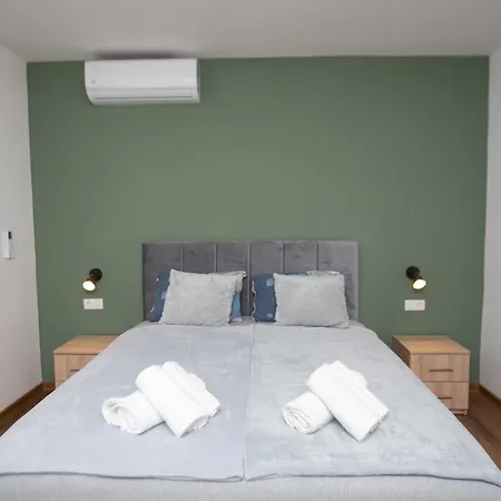 On Point * מוסטר